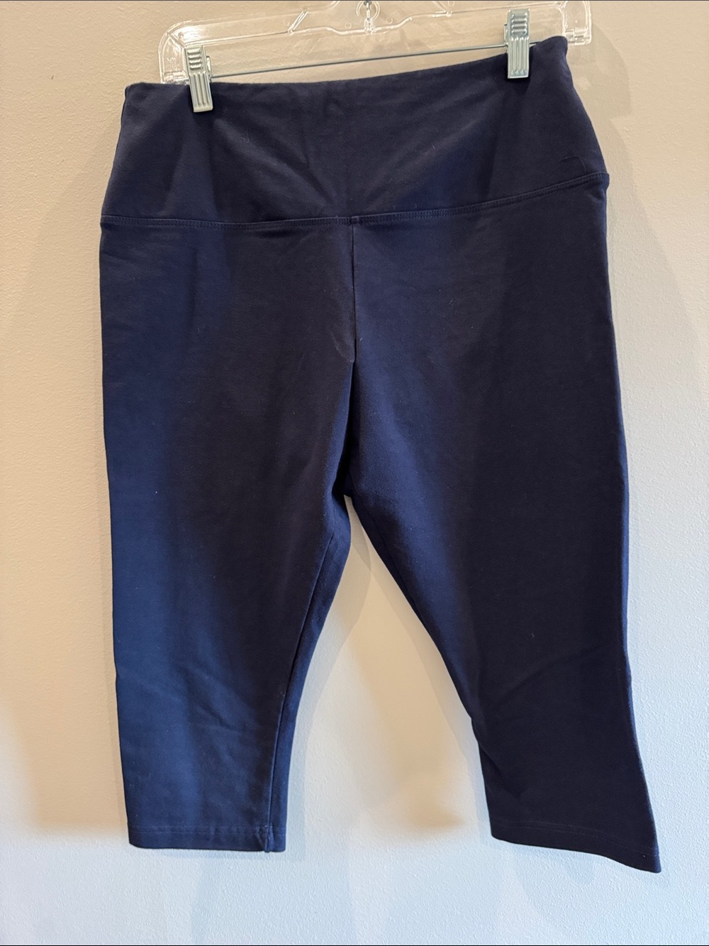 Lysse Navy Capri Leggings